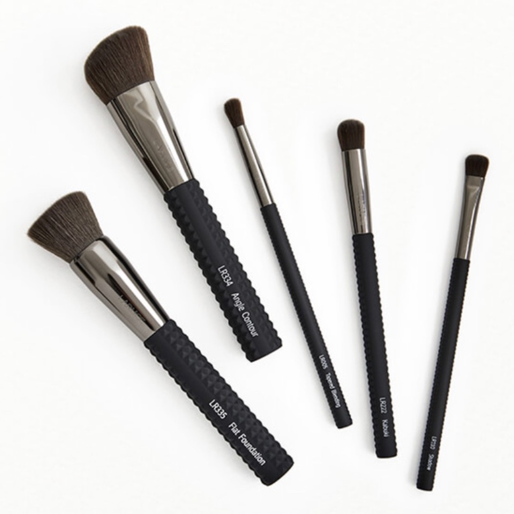 Brand New LARUCE Essential Brush Set of 5